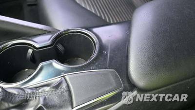 2019 Toyota Camry SE - zdjęcie 30 z 41 - miniatura