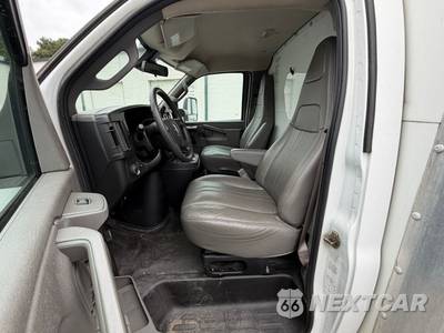 2020 GMC Savana 3500 Cutaway 1WT DRW - zdjęcie 16 z 34 - miniatura