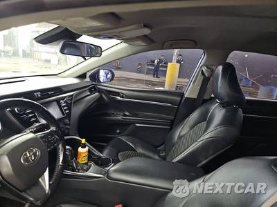 2019 Toyota Camry SE - zdjęcie 17 z 34 - miniatura