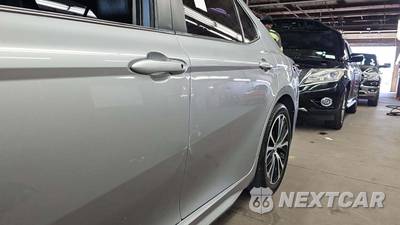2019 Toyota Camry SE - zdjęcie 31 z 34 - miniatura