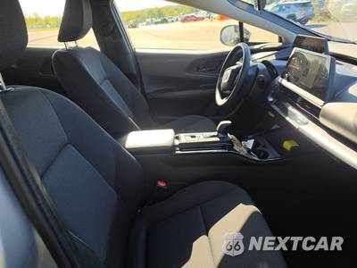 2025 Toyota Prius LE - zdjęcie 8 z 32 - miniatura