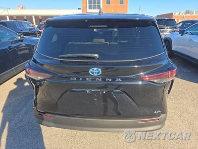 2025 Toyota Sienna LE 8-Passenger 120.5" WB - zdjęcie 5 z 25 - miniatura