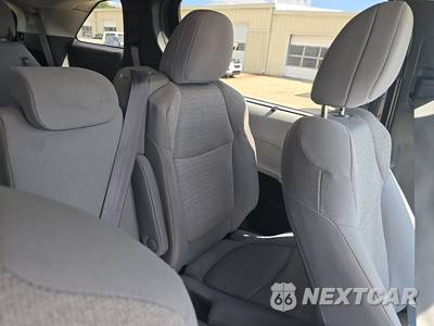 2025 Toyota Sienna LE 8-Passenger 120.5" WB - zdjęcie 14 z 26 - miniatura