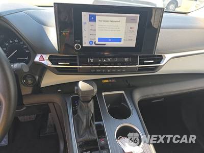 2025 Toyota Sienna LE 8-Passenger 120.5" WB - zdjęcie 11 z 22 - miniatura