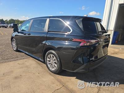 2025 Toyota Sienna LE 8-Passenger 120.5" WB - zdjęcie 6 z 22 - miniatura