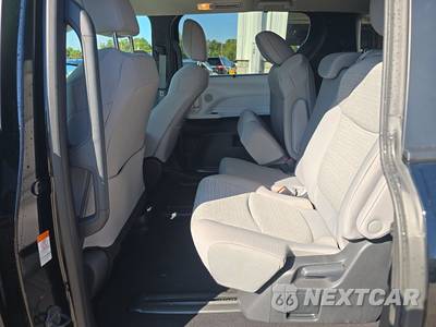 2025 Toyota Sienna LE 8-Passenger 120.5" WB - zdjęcie 13 z 22 - miniatura