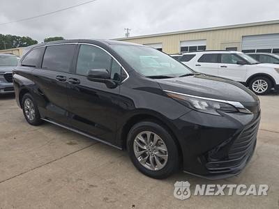 2025 Toyota Sienna LE 8-Passenger 120.5" WB - zdjęcie 3 z 24 - miniatura