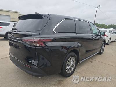 2025 Toyota Sienna LE 8-Passenger 120.5" WB - zdjęcie 4 z 24 - miniatura