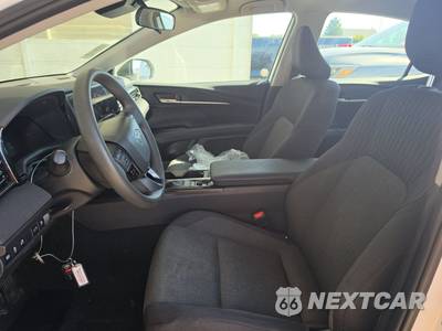 2025 Toyota Camry LE - zdjęcie 7 z 25 - miniatura