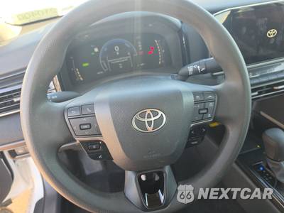 2025 Toyota Camry LE - zdjęcie 10 z 25 - miniatura