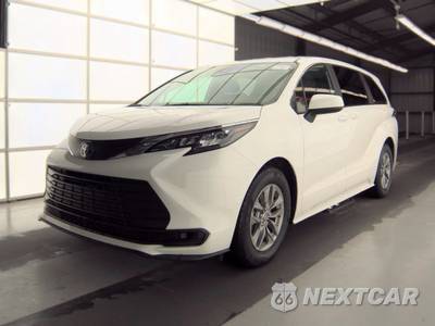 2025 Toyota Sienna LE 8-Passenger 120.5" WB