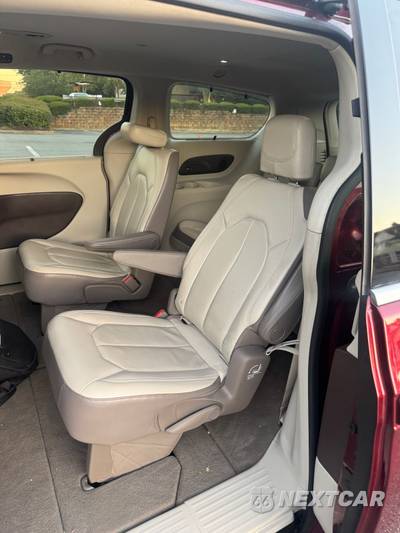 2018 Chrysler Pacifica Touring L Plus 121.6" WB - zdjęcie 13 z 19 - miniatura