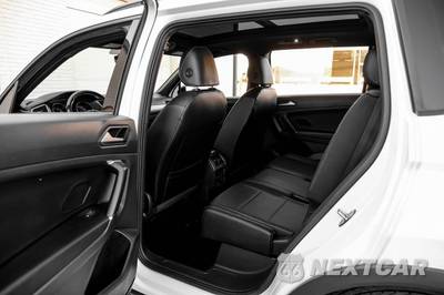 2020 Volkswagen Tiguan SE R-Line Black - zdjęcie 44 z 50 - miniatura