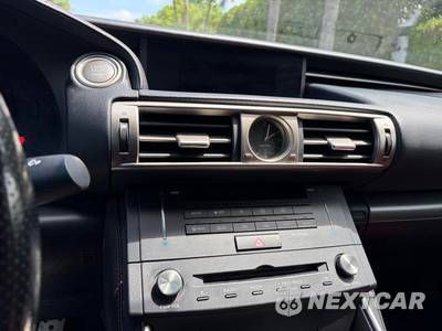 2016 Lexus IS 300 - zdjęcie 44 z 50 - miniatura