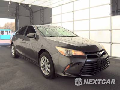 2017 Toyota Camry LE - zdjęcie 3 z 48 - miniatura