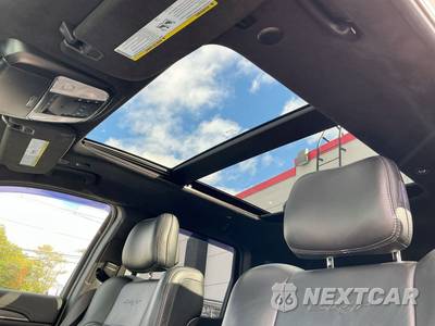 2021 Jeep Grand Cherokee SRT - zdjęcie 22 z 29 - miniatura