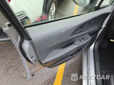 2026 Toyota Prius LE - zdjęcie 9 z 29 - miniatura