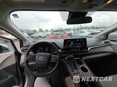 2024 Toyota Sienna LE 8-Passenger 120.5" WB - zdjęcie 11 z 34 - miniatura