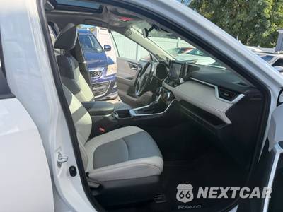2019 Toyota RAV4 XLE Premium - zdjęcie 19 z 33 - miniatura