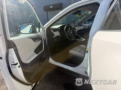 2019 Toyota RAV4 XLE Premium - zdjęcie 26 z 33 - miniatura