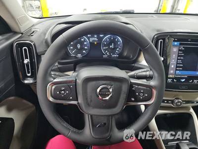 2022 Volvo XC40 T5 Momentum - zdjęcie 10 z 29 - miniatura