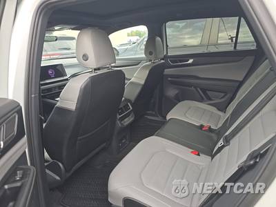 2024 Volkswagen Atlas Cross Sport 2.0T SEL R-Line - zdjęcie 13 z 26 - miniatura