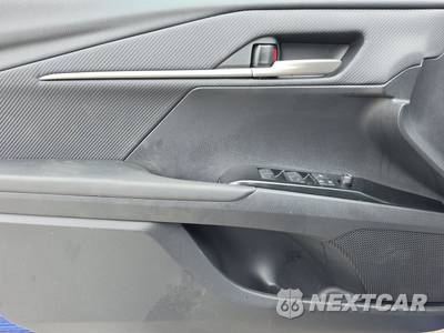 2026 Toyota Camry SE - zdjęcie 9 z 19 - miniatura