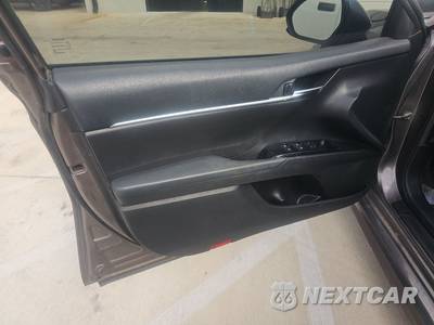 2020 Toyota Camry SE - zdjęcie 9 z 21 - miniatura