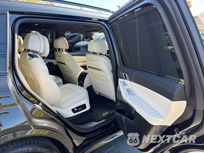 2025 BMW X7 M60i - zdjęcie 52 z 89 - miniatura
