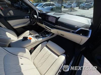 2025 BMW X7 M60i - zdjęcie 61 z 89 - miniatura