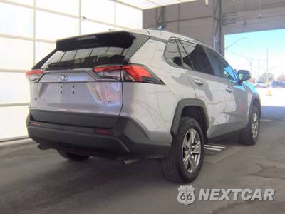 2025 Toyota RAV4 XLE - zdjęcie 4 z 18 - miniatura