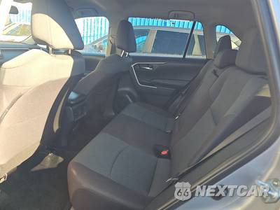 2025 Toyota RAV4 XLE - zdjęcie 13 z 18 - miniatura