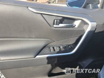 2025 Toyota RAV4 XLE - zdjęcie 9 z 18 - miniatura