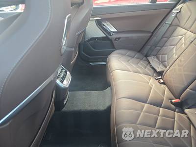 2025 BMW 7 Series Sedan 740i xDrive - zdjęcie 13 z 21 - miniatura