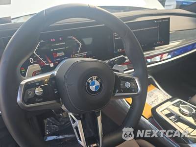 2025 BMW 7 Series Sedan 740i xDrive - zdjęcie 10 z 21 - miniatura