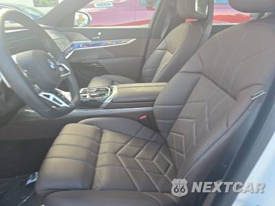 2025 BMW 7 Series Sedan 740i xDrive - zdjęcie 7 z 21 - miniatura