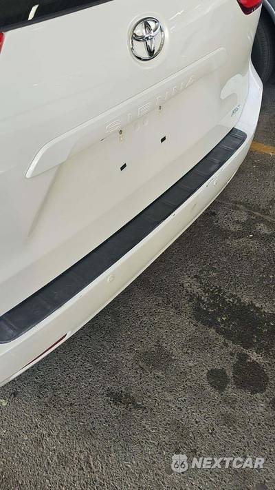 2017 Toyota Sienna Mobility XLE 7-Passenger w/Auto Access Seat 119.3" WB - zdjęcie 20 z 25 - miniatura