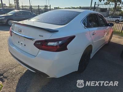 2017 Nissan Altima 2.5 SR - zdjęcie 4 z 22 - miniatura