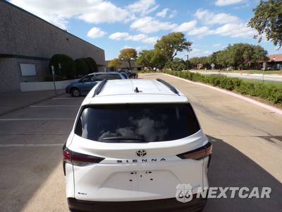 2026 Toyota Sienna XLE 8-Passenger 120.5" WB - zdjęcie 8 z 35 - miniatura