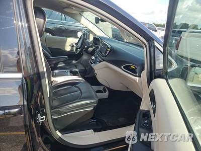 2024 Chrysler Pacifica Touring L 121.6" WB - zdjęcie 8 z 22 - miniatura