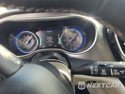 2024 Chrysler Pacifica Touring L 121.6" WB - zdjęcie 12 z 22 - miniatura