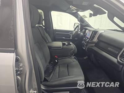 2025 Ram 1500 Big Horn Crew Cab Short Bed - zdjęcie 8 z 22 - miniatura