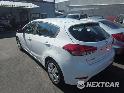 2017 Kia Forte5 LX Hatchback - zdjęcie 6 z 26 - miniatura