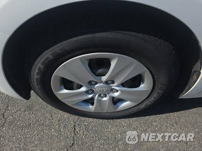 2017 Kia Forte5 LX Hatchback - zdjęcie 8 z 26 - miniatura