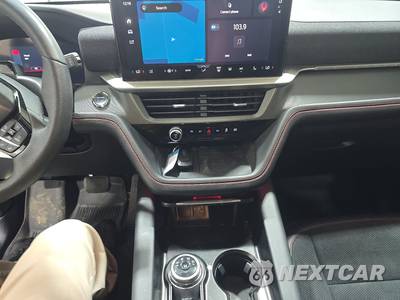 2025 Ford Explorer ST - zdjęcie 11 z 19 - miniatura