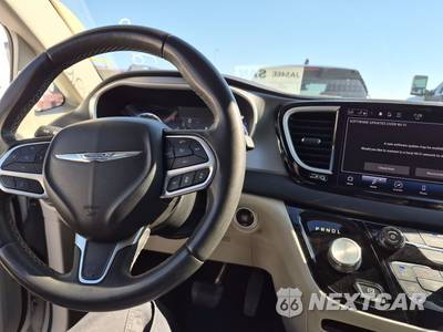 2022 Chrysler Pacifica Touring L 121.6" WB - zdjęcie 11 z 34 - miniatura