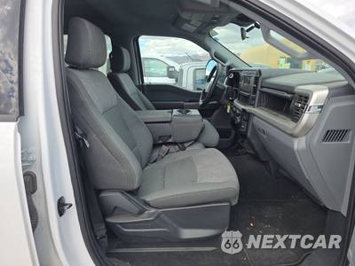 2025 Ford Super Duty F-250 XLT Crew Cab Medium Bed - zdjęcie 8 z 31 - miniatura
