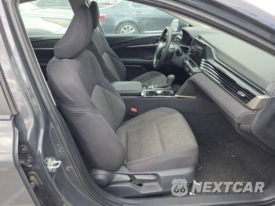 2025 Toyota Camry LE - zdjęcie 8 z 30 - miniatura