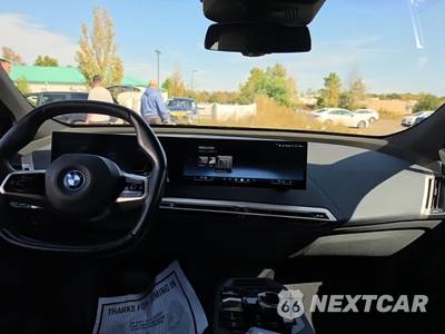 2024 BMW iX Sports Activity Vehicle xDrive50 - zdjęcie 14 z 22 - miniatura