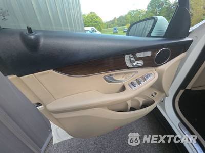 2021 Mercedes-Benz GLC 300 4MATIC - zdjęcie 9 z 31 - miniatura